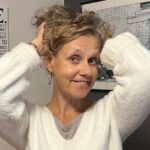 Béa, la fondatrice de Femmes en Harmonie, souriante et pleine d'énergie, montre comment cultiver santé et équilibre dans sa vie quotidienne. Elle est là pour t’accompagner dans ton parcours vers un bien-être épanouissant. Grâce à une approche positive du développement personnel, découvre comment harmoniser ton esprit et ton corps tout en créant des liens profonds avec ton entourage. En suivant ses conseils, tu apprendras à devenir une femme en harmonie avec toi-même et le monde qui t'entoure.