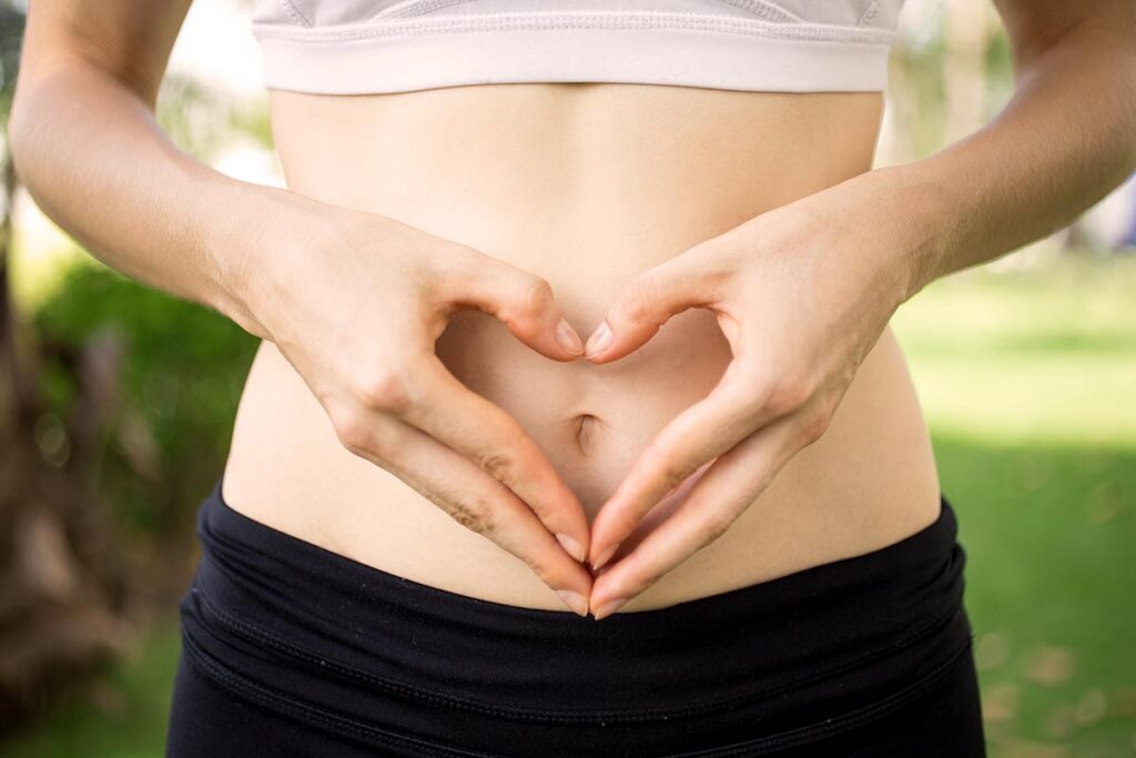 Vers un Avenir Plus Sain : Réduire le Sucre, Enrichir sa Vie
Femme avec un corps sain grâce à une alimentation équilibrée