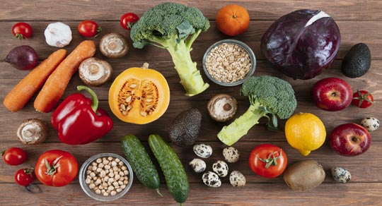 Les fruits, légumes, grains entiers et protéines non transformées ne contiennent pas de sucres ajoutés et sont riches en nutriments essentiels.