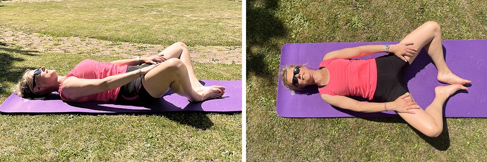 Par une belle journée ensoleillée, Béa, la créatrice de Femme en Harmonie, est allongée sur un tapis sur la pelouse de son jardin pour montrer la technique des étirements des hanches.