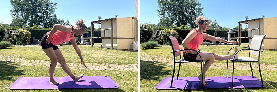 Sous un magnifique ciel bleu et en tenue de sport., Béa, fondatrice de Femme en Harmonie, montre les exercices d'étirements des ischio-jambiers dans son jardin.