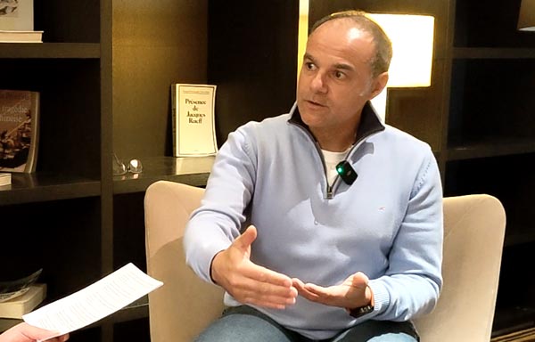 En gros plan, Philippe partage des conseils pour maintenir un bien-être optimal, en combinant de petites habitudes quotidiennes
