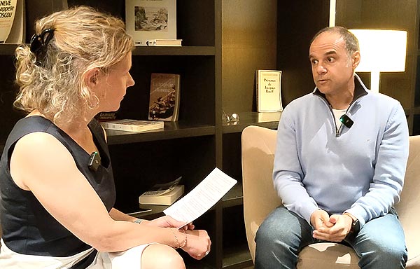 Philippe conseille aux sceptiques d’essayer l’ostéopathie pour découvrir ses bienfaits, expliquant que cette méthode douce ne nécessite pas de croyance particulière.