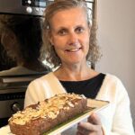 Béa, fondatrice de Femmes en Harmonie, présente son moelleux aux pommes et amandes, un gâteau léger et savoureux, idéal pour un dessert sain et gourmand